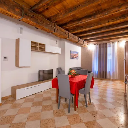 Apartment Arena Suite Mazzini Verona Centro 2 *