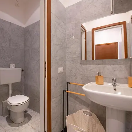 Apartment Arena Suite Mazzini Verona Centro 2 *