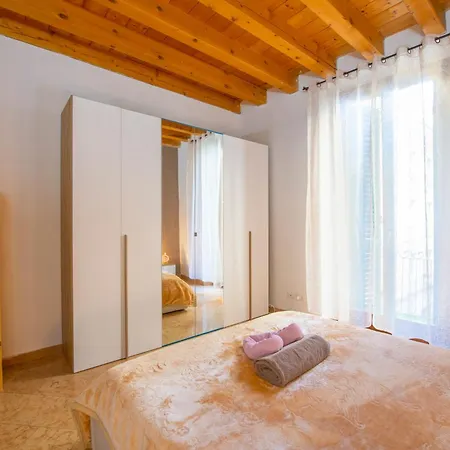 Apartment Arena Suite Mazzini Verona Centro 2 *