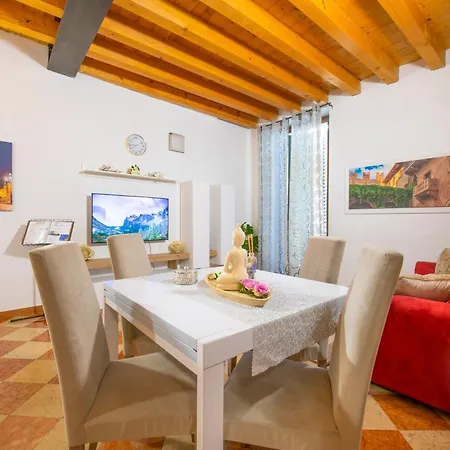 Apartment Arena Suite Mazzini Verona Centro 2 *