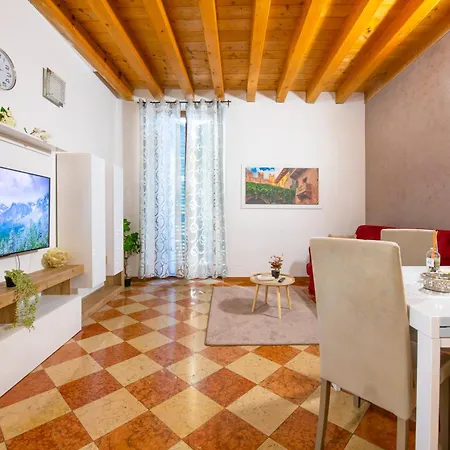 Apartment Arena Suite Mazzini Verona Centro 2 *
